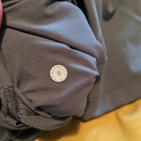 Lululemon On the Fly Shorts size 8 - Picture 5 of 7